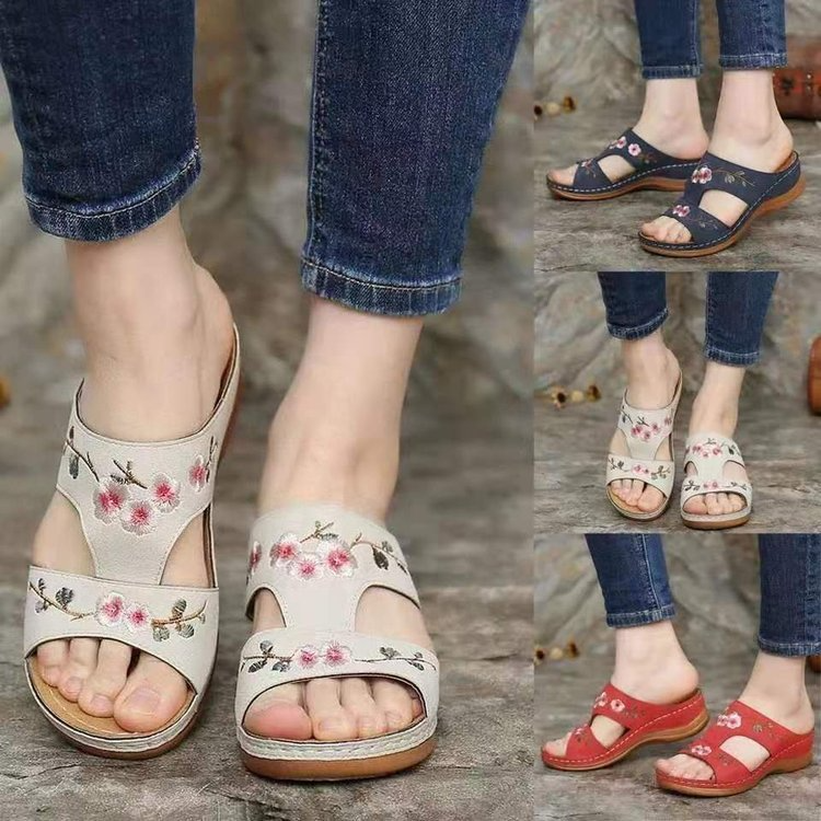SoleMuse Sandals