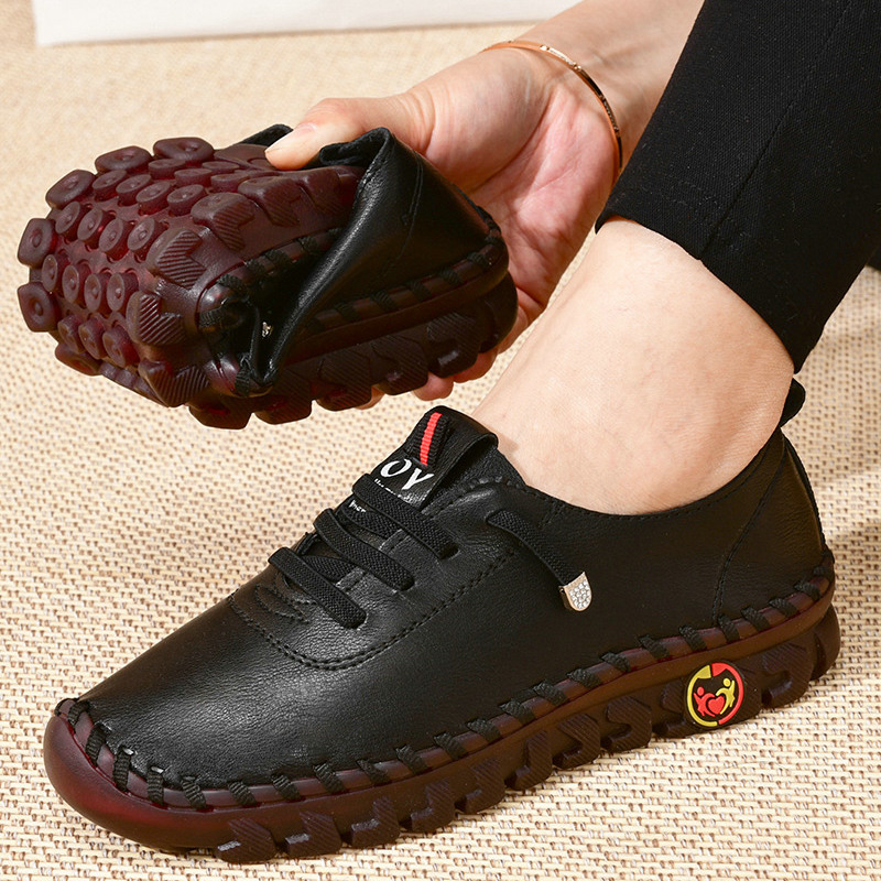 The OY Lightweight and comfortable leather walking shoes.