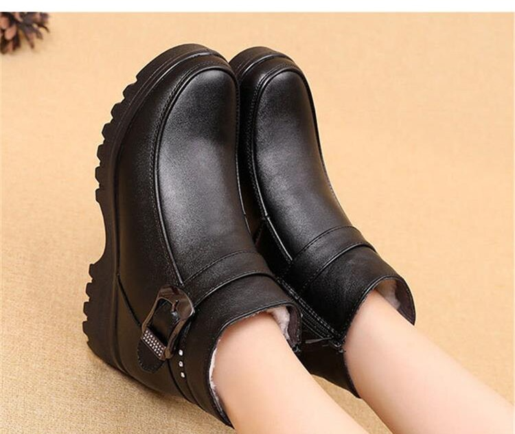 NoirFlex Chelsea Boots