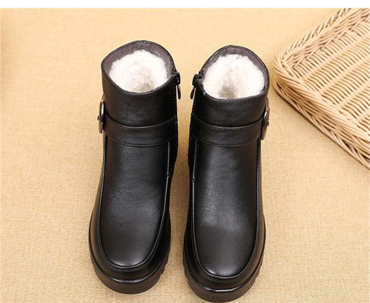 NoirFlex Chelsea Boots