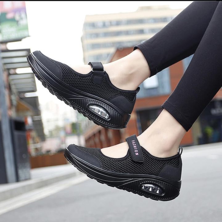 STRETCHABLE BREATHABLE LIGHTWEIGHT WALKING SHOES