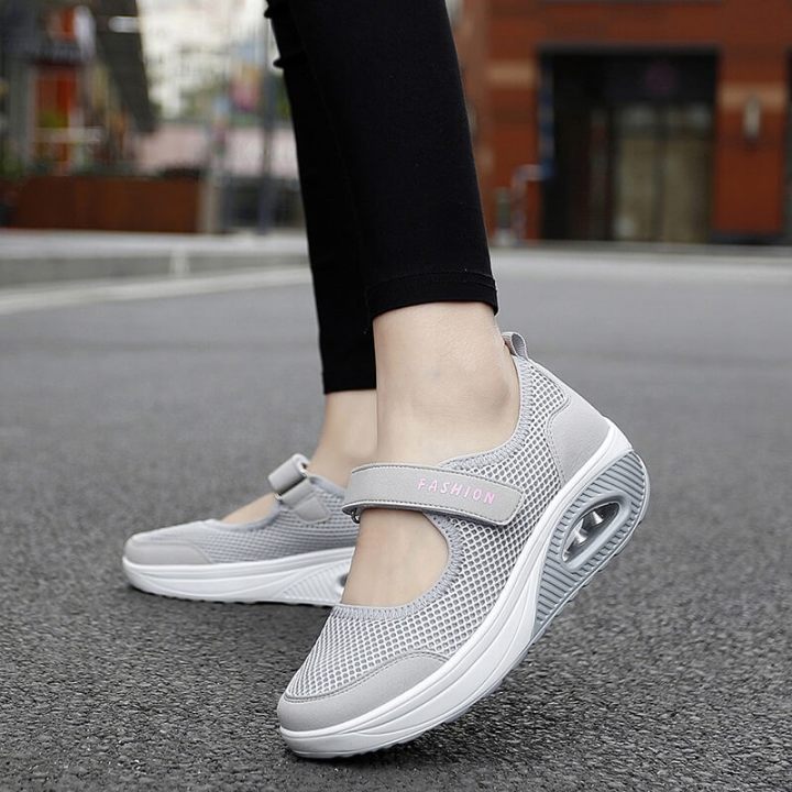 STRETCHABLE BREATHABLE LIGHTWEIGHT WALKING SHOES