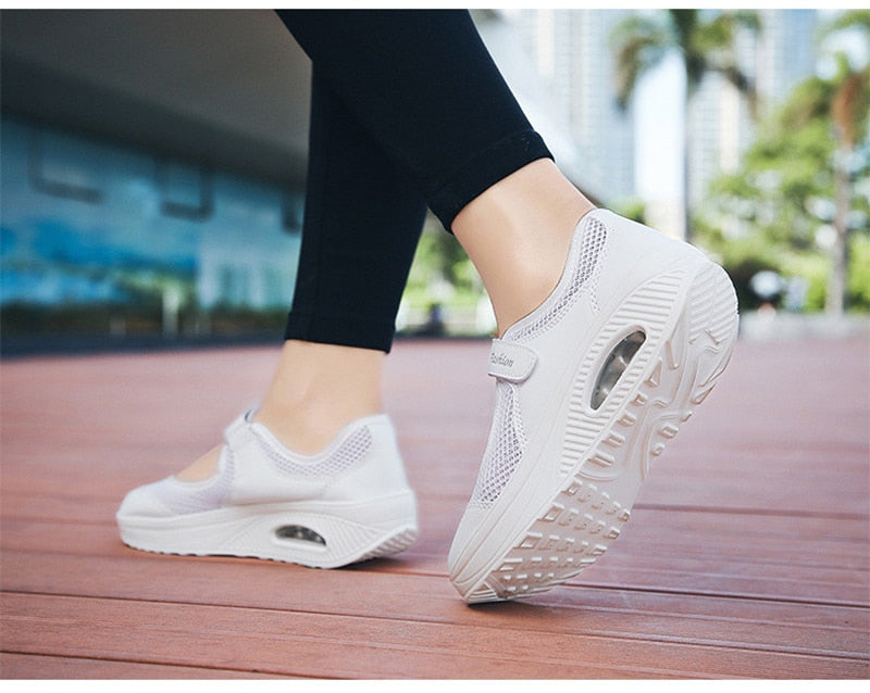 STRETCHABLE BREATHABLE LIGHTWEIGHT WALKING SHOES