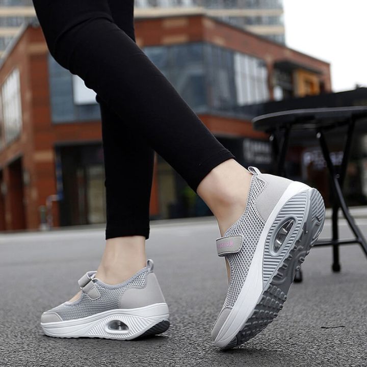 STRETCHABLE BREATHABLE LIGHTWEIGHT WALKING SHOES